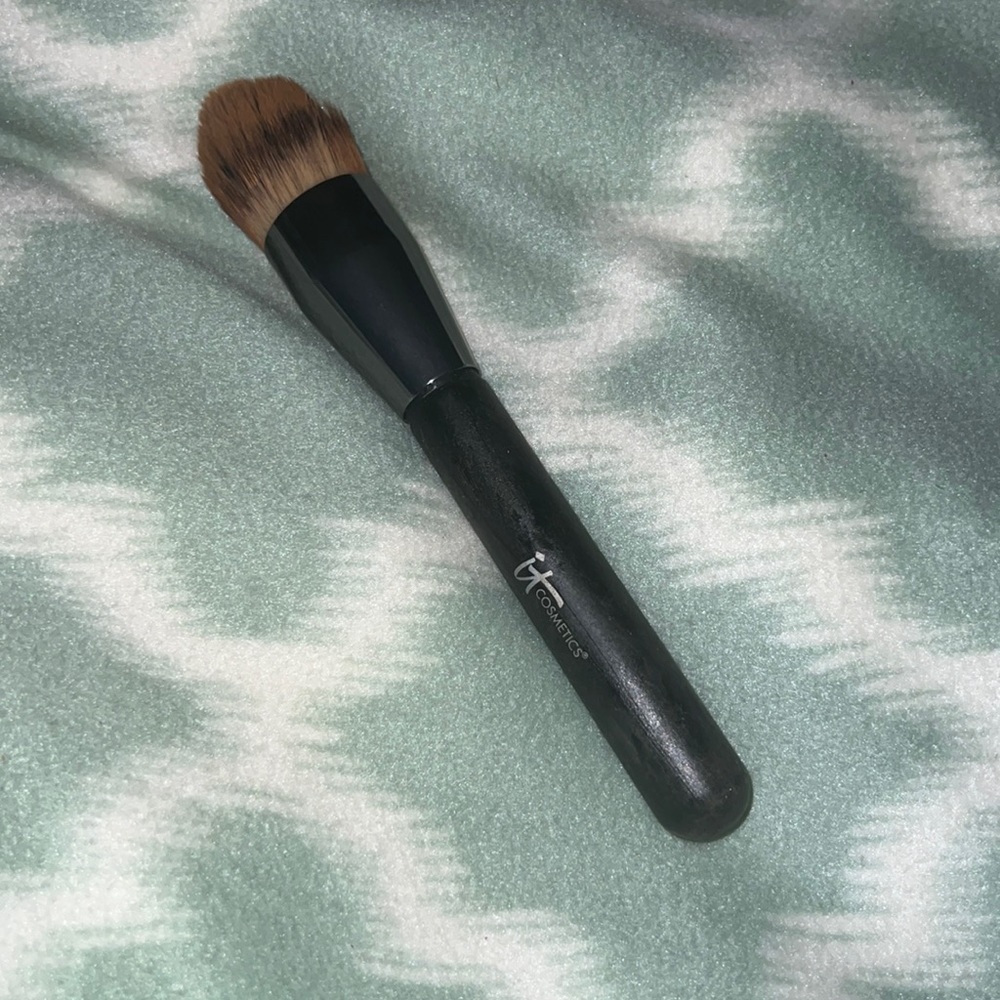 It cosmetics heavenly luxe complexion master brush